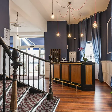 Brit De Paris Hotell