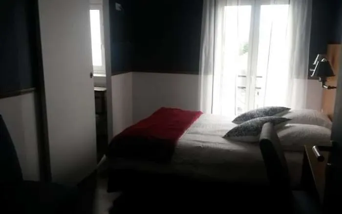 Brit De Paris Hotel 2*